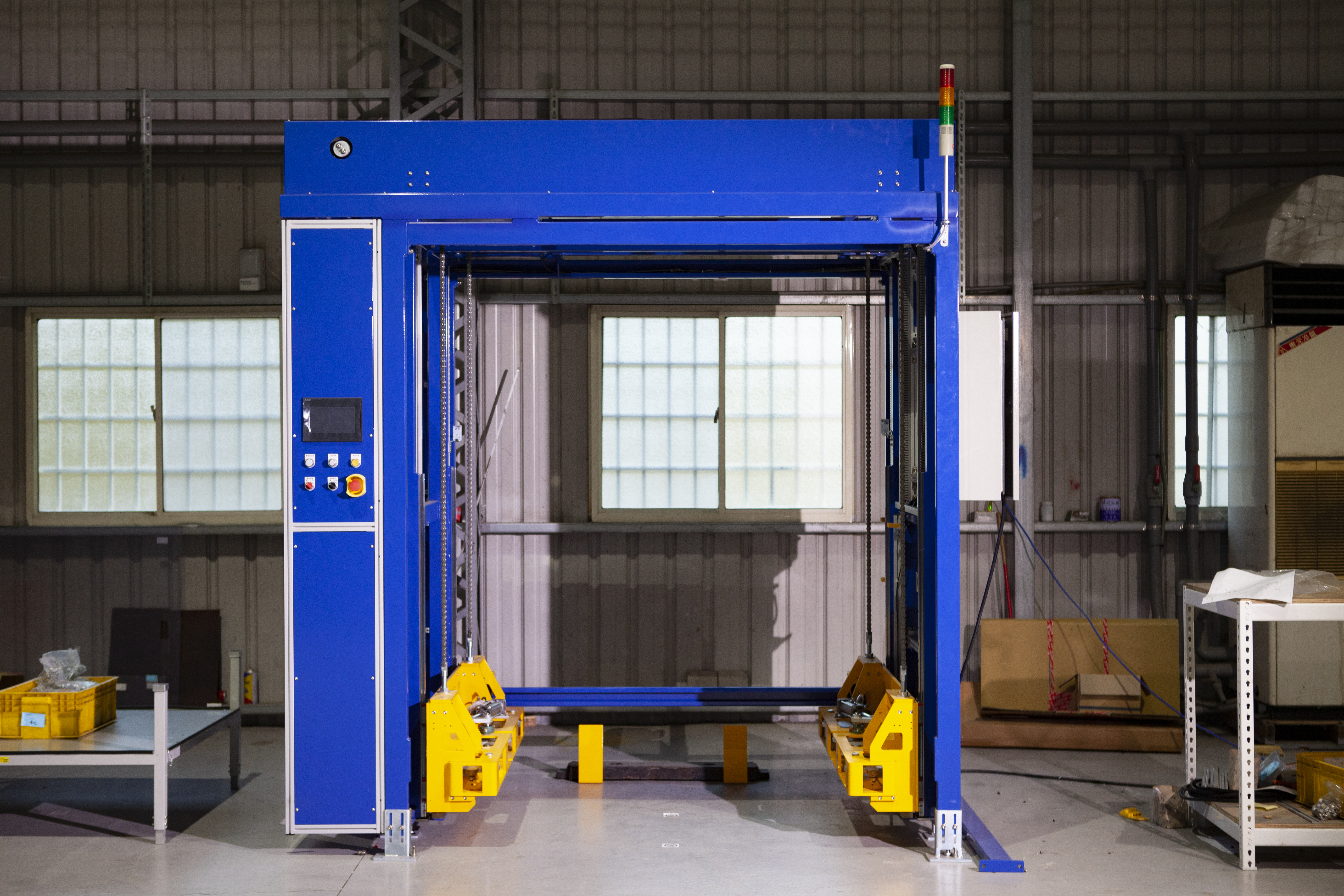 AGV docking system for stacking pallet/steel frame