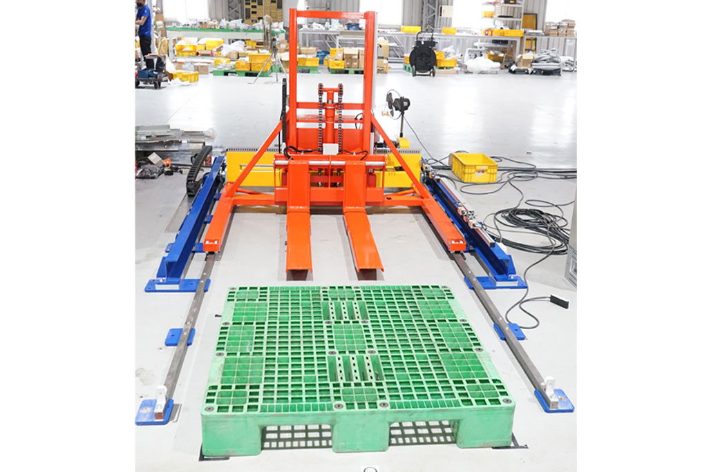 Fork type lifter (AGV automatic loading and unloading operation)