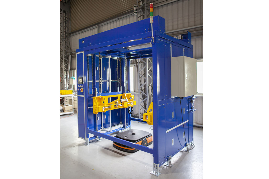 AGV docking system for stacking pallet/steel frame